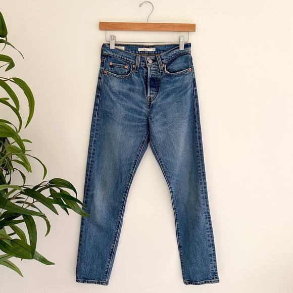 Levi’s Premium Capital E Wedgie Jeans - Picture 1 of 12